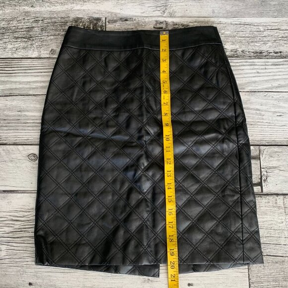 Banana Republic Faux Leather Black Quilted Pencil Straight Skirt Size 0 - Picture 14 of 14